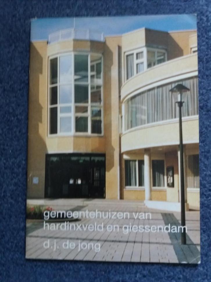 Gemeentehuizen van Hardinxveld - Giessendam., Boeken, Geschiedenis | Stad en Regio, Zo goed als nieuw, 20e eeuw of later, Ophalen of Verzenden