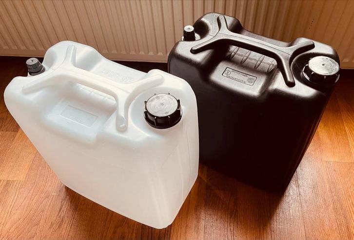 4 Jerrycans 25L Schoon en zeer netjes, Caravans en Kamperen, Kampeeraccessoires, Zo goed als nieuw, Ophalen