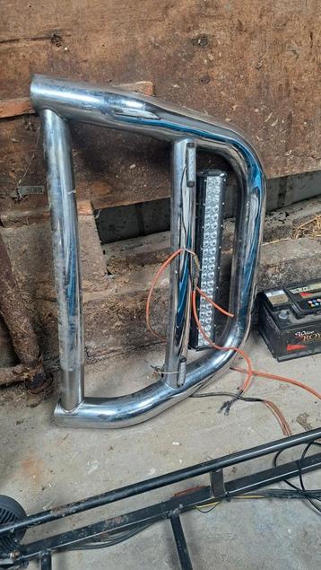 Bullbar chroom met verstraler lichtbalk beschikbaar voor biedingen