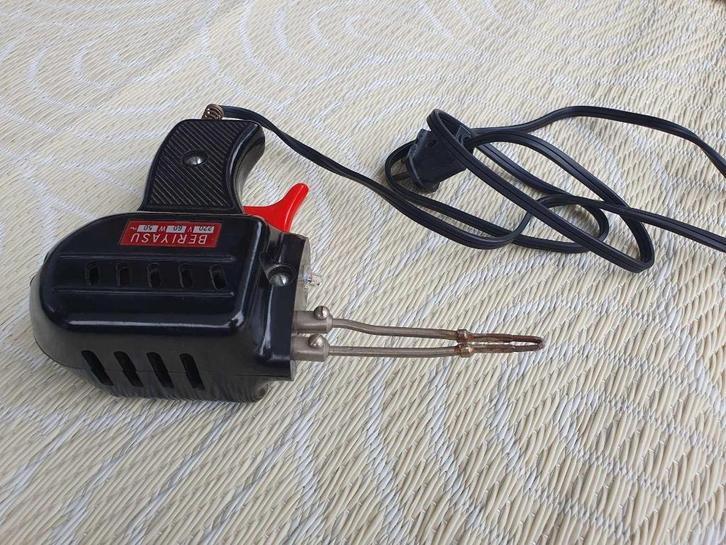 Oude soldeerbout,soldeerpistool,bakeliet(?),vintage, Antiek en Kunst, Antiek | Gereedschap en Instrumenten, Ophalen of Verzenden