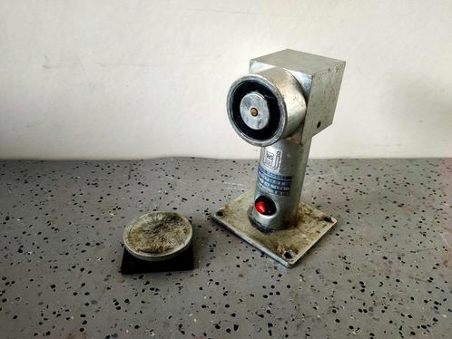 Hahn Nagnet deur magneet 24 v dc, Hobby en Vrije tijd, Elektronica-componenten, Gebruikt, Ophalen