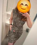 Stijlvolle Big Shoulder Jurk, Ophalen of Verzenden, Zo goed als nieuw, Zwart, Boven de knie