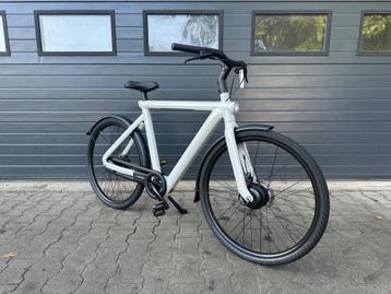 Vanmoof S5 Light Grey, als nieuw! 4266km. Incl btw en fact. beschikbaar voor biedingen