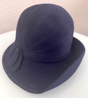 Vintage vilten klassieke donkerblauwe dameshoed  beschikbaar voor biedingen