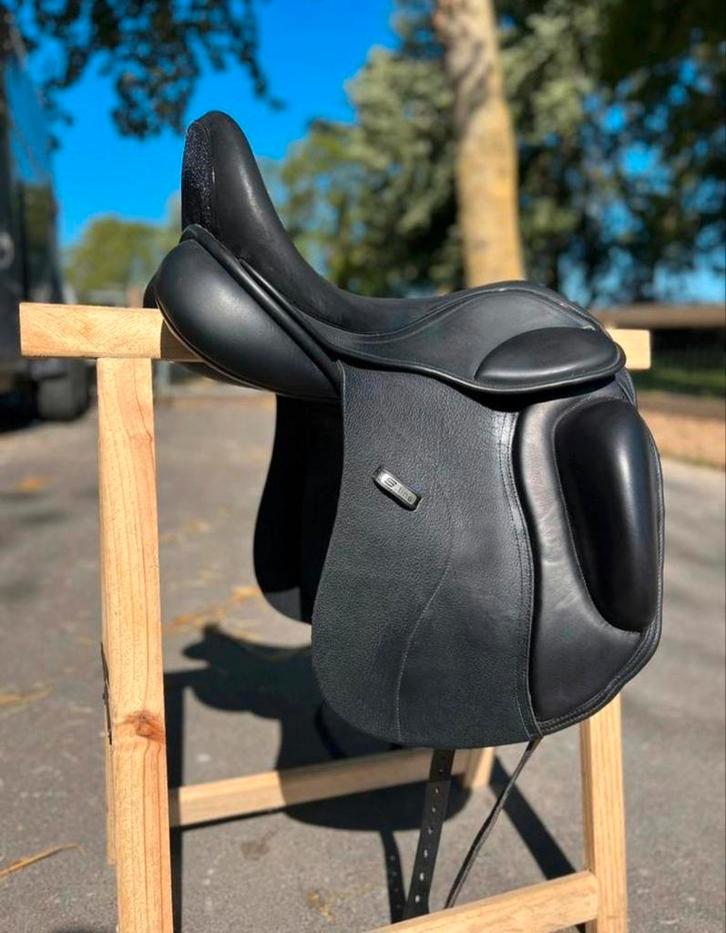 Prachtig Anatomica S-line Cygnus zadel, Dieren en Toebehoren, Paarden en Pony's | Zadels, Zo goed als nieuw, Dressuur, Ophalen of Verzenden