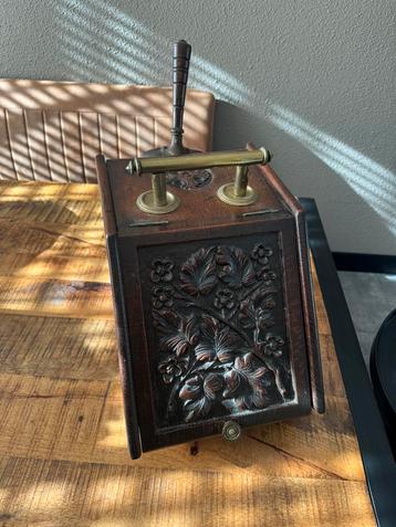 Antieke kolenbak / turfbak in zeer goede staat. Antiek beschikbaar voor biedingen