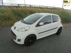 Peugeot 107 Peugeot 107 1.0 benzine 5 deurs airco 71.000km, Voorwielaandrijving, Euro 5, Gebruikt, 4 stoelen