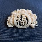 Broche wit Chinees been zegening, Overige materialen, 4 tot 7 cm, Wit, Ophalen of Verzenden
