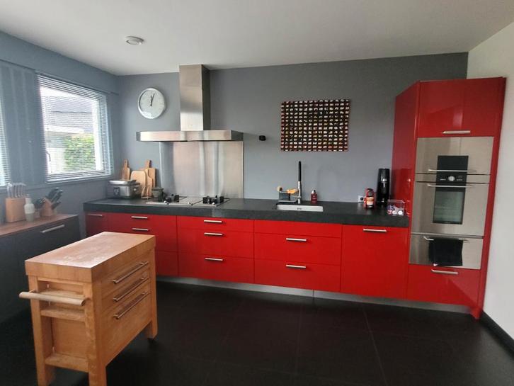 keuken, Huis en Inrichting, Keuken | Complete keukens, Gebruikt, Enkelwandige keuken, Rood, Graniet of Steen, Hoogglans of Gelakt