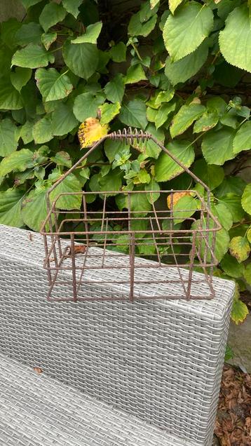 Sfeervol kratje - afkomstig van een Franse brocante markt beschikbaar voor biedingen