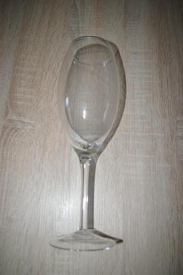 Groot wijnglas. Nieuw.   Het glas is 30,5 cm hoog. beschikbaar voor biedingen