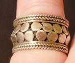 Brede zilveren ring met stippen in bijzondere vorm, Verzenden, Zilver, Zilver, Dame
