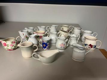 19 kleine melkkannetjes. beschikbaar voor biedingen