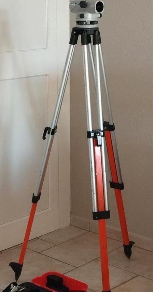Landmeetkundige/waterpas/instrument Sokkia. V.A  Statief., Doe-het-zelf en Verbouw, Meetapparatuur, Zo goed als nieuw, Ophalen of Verzenden