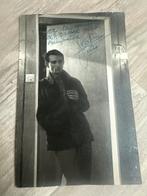 Gesigneerde foto van Charles Aznavour, Ophalen of Verzenden, 1960 tot 1980, Zo goed als nieuw, Overige onderwerpen
