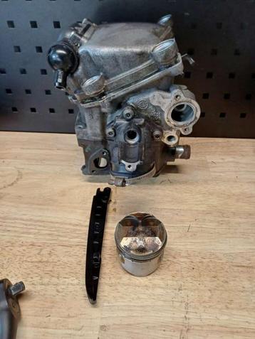 vespa 125 complete cilinder + cilinderkop kleppen piston enz