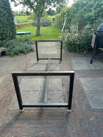 Stalen frame 210 x 85 beschikbaar voor biedingen