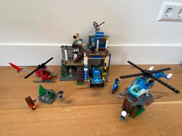 Lego City Politiekantoor op de berg 60174 beschikbaar voor biedingen