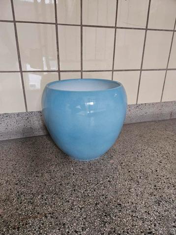 Bloempot diameter 27 cm beschikbaar voor biedingen