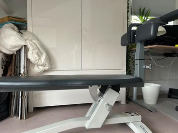 Buikspier bank beschikbaar voor biedingen