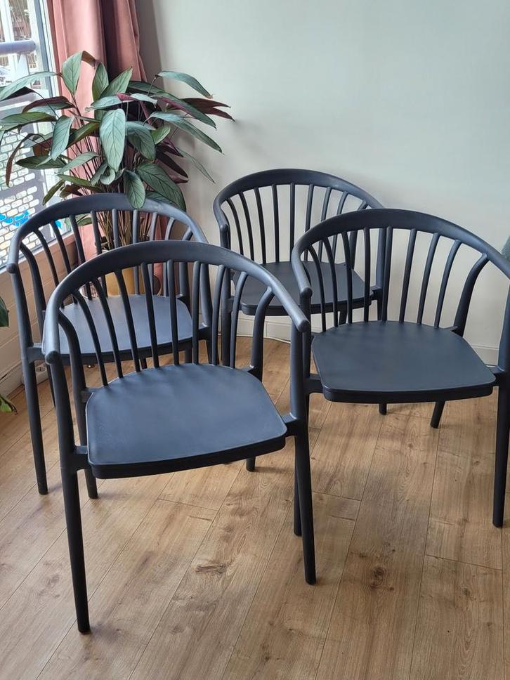 Stapelbare SKLUM Eetkamerstoelen / Tuinstoelen - Set van 4, Huis en Inrichting, Stoelen, Zo goed als nieuw, Vier, Kunststof, Grijs