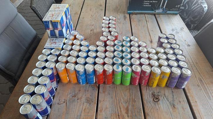 123 blikken Redbull Red Bull 250ml Div. smaken. incl. statie, Diversen, Levensmiddelen, Ophalen