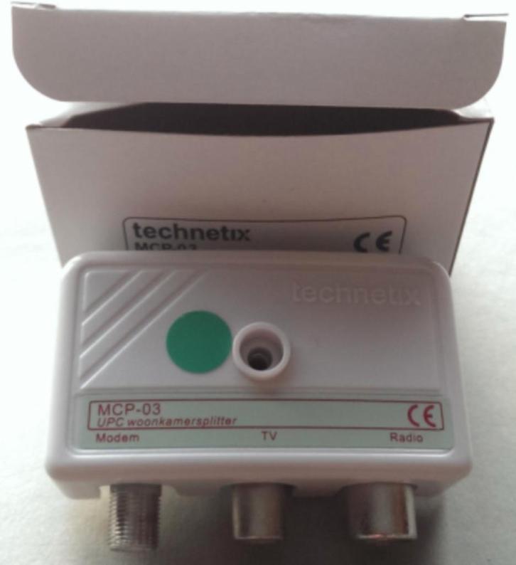 Splitter UPC Technitix MCP-03, Audio, Tv en Foto, Audiokabels en Televisiekabels, Zo goed als nieuw, Coaxiale kabel, Minder dan 2 meter