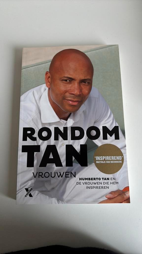 Humberto Tan - Rondom Tan, Boeken, Overige Boeken, Zo goed als nieuw, Ophalen of Verzenden