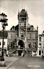 Sittard, stadhuis, Verzamelen, Ansichtkaarten | Nederland, Verzenden, 1940 tot 1960, Gelopen, Limburg