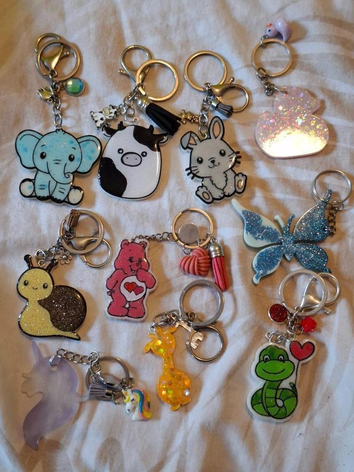 PARTIJ epoxy sleutelhangers 3,50 euro (A), Sieraden, Tassen en Uiterlijk, Oorbellen, Overige materialen, Zilver, Ophalen of Verzenden