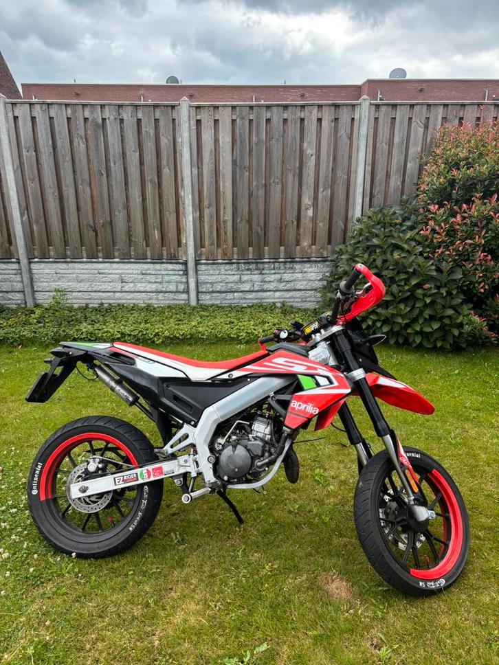Aprillia sx 50 factory 2020, Fietsen en Brommers, Scooters | Aprilia, Zo goed als nieuw, Overige modellen, Maximaal 45 km/u, Benzine