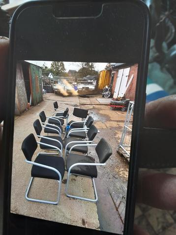 9 stoelen in goede staat  beschikbaar voor biedingen