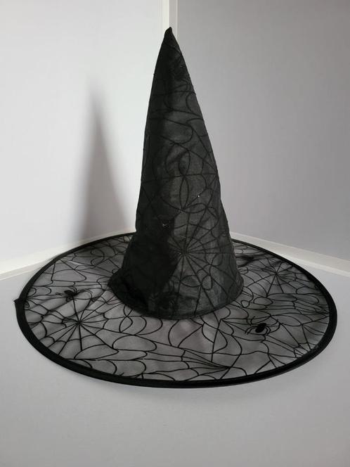 Zwarte halloween heksenhoed met spinnen en glitter, Hobby en Vrije tijd, Feestartikelen, Nieuw, Hoed of Pruik, Halloween of Griezel