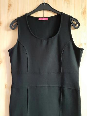 Midi jurk van Moglie met modellerende prinsessennaaden m.L. beschikbaar voor biedingen