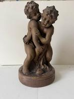 Brocante Beeld Twee stoeiende putti’s om een hart, Ophalen of Verzenden