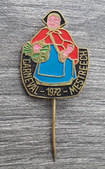 Jaar 1972 Pin Carnaval Maastricht Mestreech "het Mooswief" beschikbaar voor biedingen