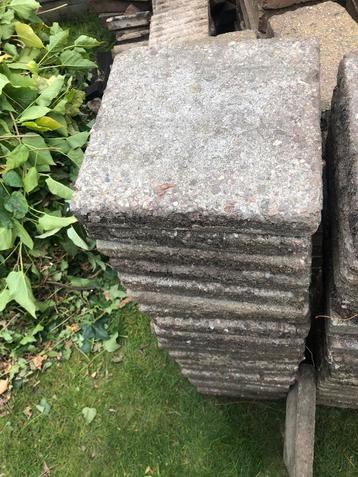 75 stoeptegels 30x30 beschikbaar voor biedingen