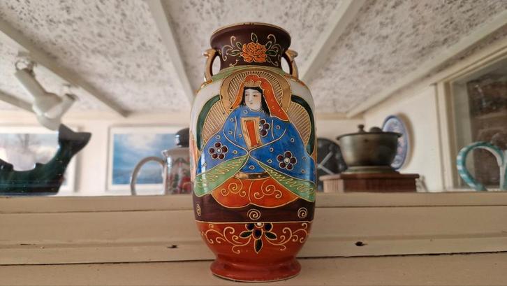 Japans Porseleinen Vaas met Geisha, Antiek en Kunst, Antiek | Vazen, Ophalen of Verzenden