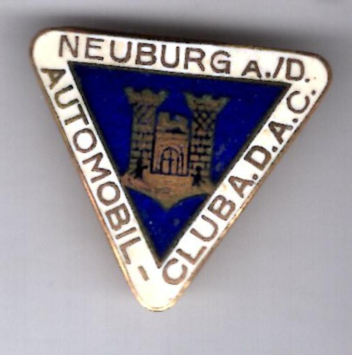 Automobil club A.D.A.C. Neuburg a.jd email broche ( A_050 ), Verzamelen, Speldjes, Pins en Buttons, Nieuw, Speldje of Pin, Transport