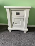 Nachtkastje wit, Huis en Inrichting, Slaapkamer | Nachtkastjes, Ophalen, Zo goed als nieuw, Minder dan 45 cm