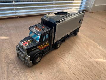 Speelgoed vrachtauto voor kleine auto te vervoeren 