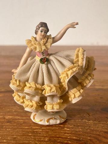 Sculptuur - Danseres - porselein - barok beschikbaar voor biedingen