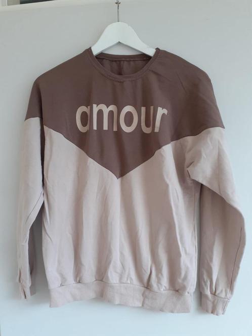 Bruine dames trui met opschrift amour maat M, Kleding | Dames, Truien en Vesten, Zo goed als nieuw, Maat 38/40 (M), Bruin, Ophalen of Verzenden