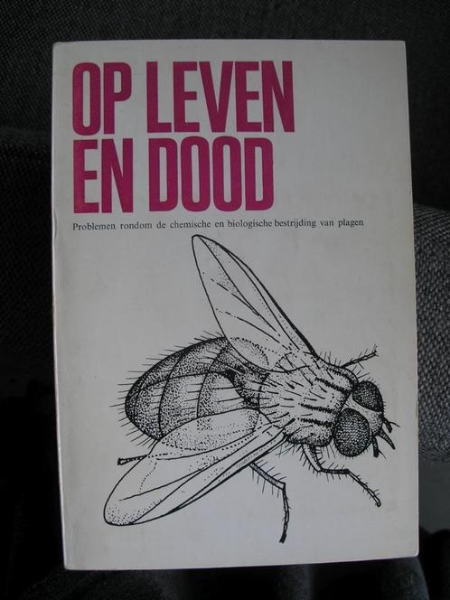 Chemische en biologische bestrijding van plagen - problemen, Boeken, Wetenschap, Gelezen, Overige wetenschappen, Ophalen of Verzenden