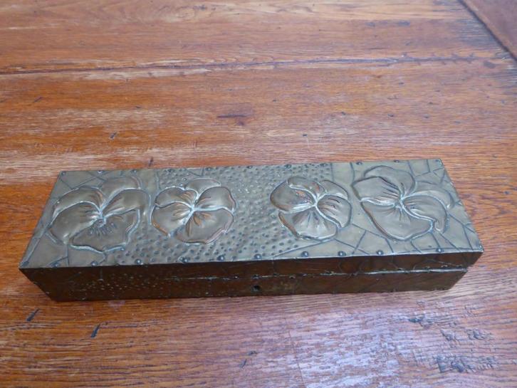 Art nouveau koper geslagen doosje, Antiek en Kunst, Antiek | Woonaccessoires, Ophalen of Verzenden