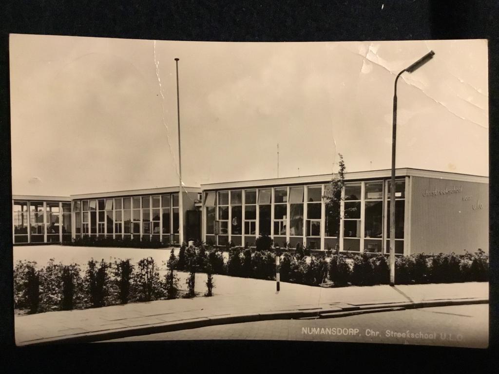 Oude ansichtkaart Numansdorp Chr. Streekschool ULO, Ophalen of Verzenden, 1960 tot 1980, Gelopen, Zuid-Holland