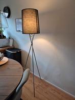 Mooie staande lamp met stoffen kap en metalen voet, Huis en Inrichting, Lampen | Vloerlampen, Ophalen, Gebruikt, Metaal, Modern