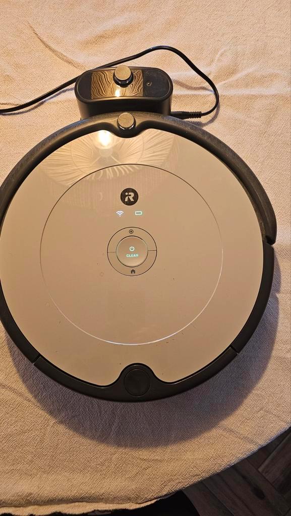 iRobot Roomba 698 Robotstofzuiger, Witgoed en Apparatuur, Stofzuigers, Gebruikt, Robotstofzuiger, Minder dan 1200 watt, Reservoir