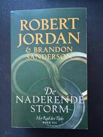 Het Rad des Tijds 12 - De Naderende Storm (POD), Boeken, Fantasy, Ophalen of Verzenden, Zo goed als nieuw, Brandon Sanderson; Robert Jordan