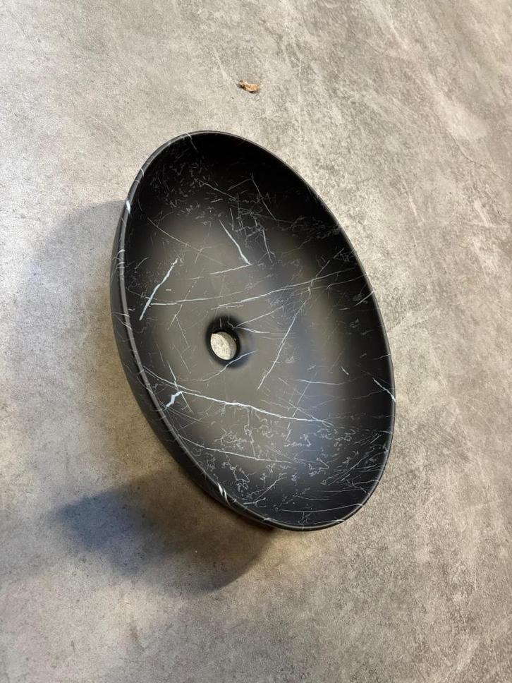 zwarte opbouw waskom ovaal met witte details, Huis en Inrichting, Badkamer | Badkamermeubels, Zo goed als nieuw, Overige typen